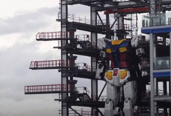 V Japonsku postavili osemnásťmetrového robota Gundama, vie hýbať rukami aj nohami (video)