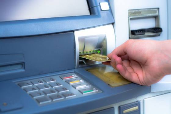 Bankomaty na Slovensku ohrozujú nové typy útokov, patria do kategórie označovanej ako ATM jackpotting
