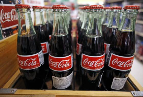 Coca-Cola prišla o viac než štvrtinu svojich príjmov, o prácu vo firme prídu tisícky ľudí