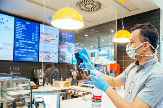 Dve prevádzky McDonald´s na Slovensku museli zavrieť, trom zamestnancom bol potvrdený koronavírus