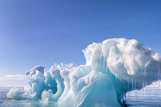 Šelfové ľadovce v Antarktíde prišli už o štyri gigatony vody, ovplyvnilo to oceány aj klímu