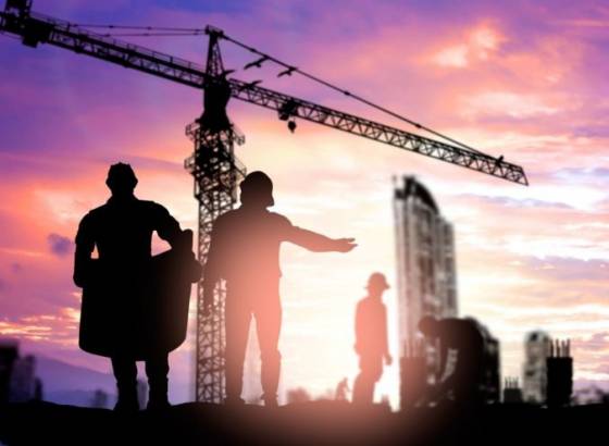 Stavbári upozorňujú na zdražovanie stavebných materiálov pri realizácii zmlúv, ministerstvo to chce riešiť