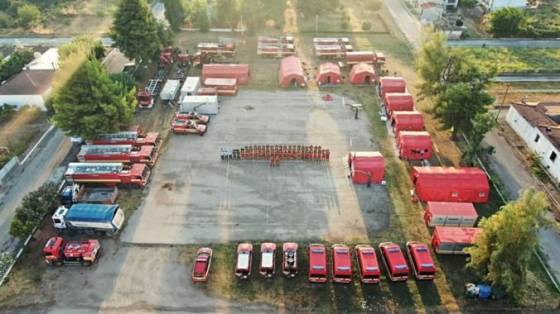slovenski hasici chrania v greckej avgarii dolezite objekty pri haseni im pomohol aj kratky dazd video foto