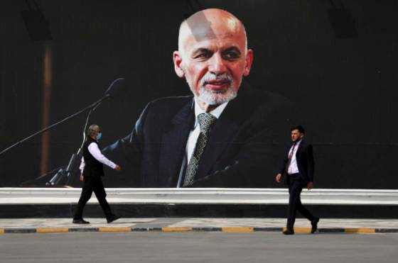 afgansky prezident ghani opustil krajinu aby zabranil krviprelievaniu vykradnutie statnej kasy odmieta