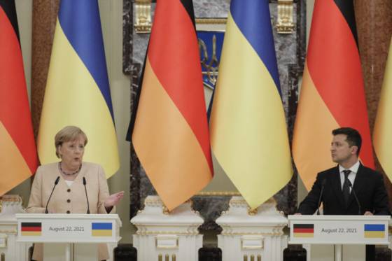 Merkelová mala v Kyjeve stretnutie so Zelenským, diskutovali aj o riešení konfliktu na východe Ukrajiny