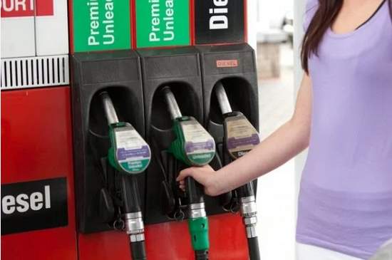 Vodiči nemusia mať obavy z drahšieho benzínu či nafty, podľa analytičky sa ceny na pumpách nebudú meniť 