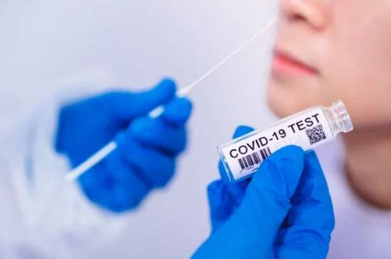 Koronavírus: Na Slovensku pribudlo takmer 60 nových infikovaných, zaočkovať sa dali stovky ľudí 