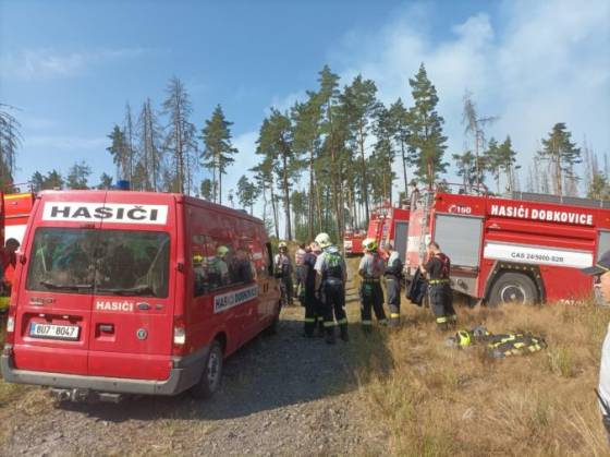 poziar v ceskom svycarsku nepolavuje na mieste zasahuje takmer tisic hasicov foto