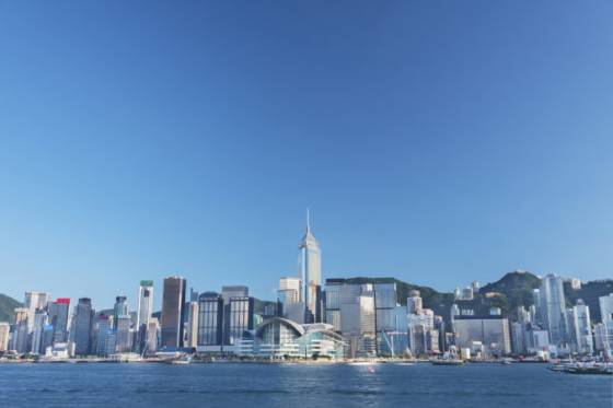 hongkong sa vyludnuje pocas roka sa z metropoly odstahoval rekordny pocet obyvatelov