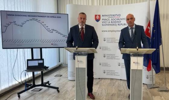 Nezamestnanosť na Slovensku klesla, minister Krajniak sa chce sústrediť na tri kraje (video)