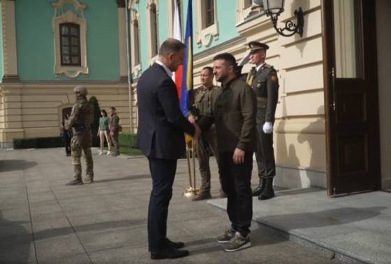 duda sa v kyjeve stretol so zelenskym cakaju ich rozhovory o vojenskej podpore a obrane ukrajiny video