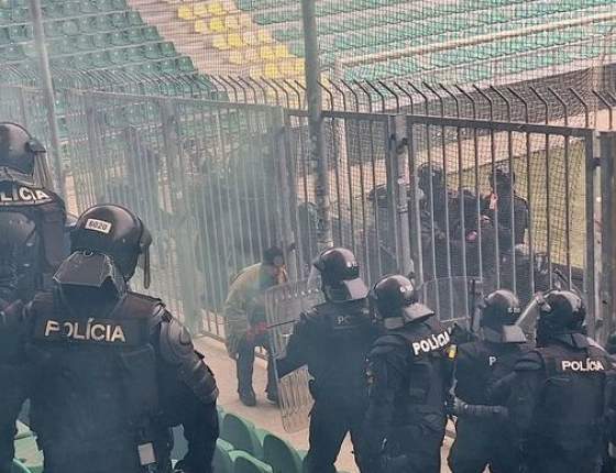 futbalovy zapas ruzomberok hajduk split oznacili za rizikovy v uliciach bude dozerat viac policajtov