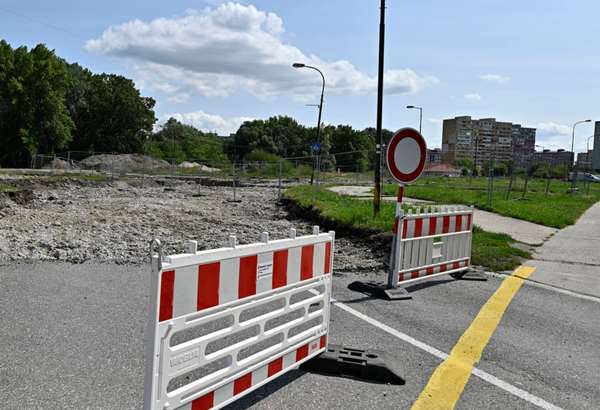 Nová električková trať do Petržalky by mala byť hotová do konca roka, práce prebiehajú na viacerých miestach 