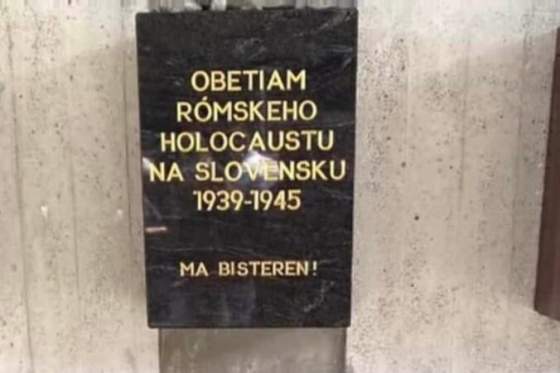 pocas druhej svetovej vojny zomrelo pol miliona ludi pre farbu pleti ideologie veduce k holokaustu stale nezmizli