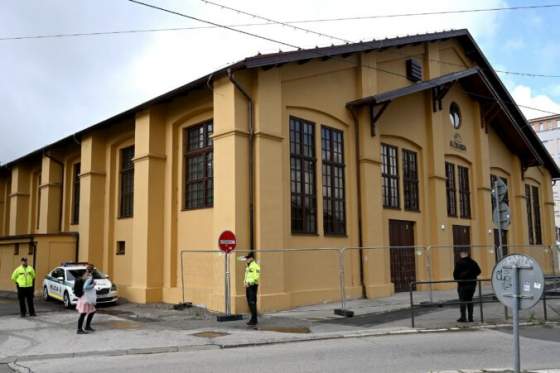 zacala sa revitalizacia okolia kosickej starej jazdiarne vyuzitie haly bude obmedzene iba na sport