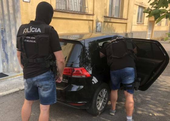 Polícia obvinila dvoch Slovákov z obchodovania s ľuďmi, ich obetiam sa podarilo ujsť