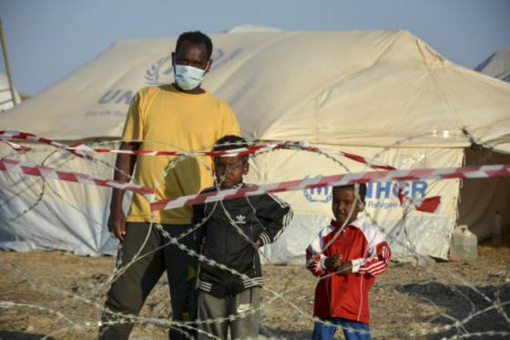 Viac ako dvesto ľudí v utečeneckom tábore Kara Tepe na Lesbose je infikovaných koronavírusom