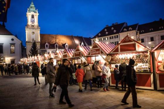 Bratislava ruší tradičné vianočné trhy, dôvodom je druhá vlna pandémie koronavírusu