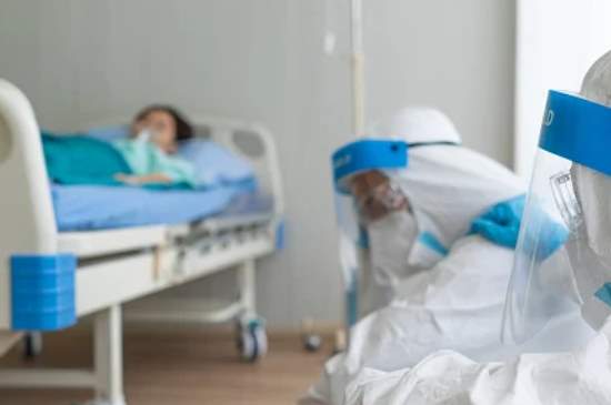 v slovenskych nemocniciach lezia desiatky pacientov s koronavirusom velka vacsina je nezaockovana