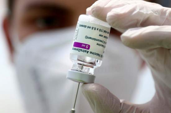 Očkovanie všetkých posilňovacou dávkou vakcíny proti COVID-19 je zbytočné, tvrdí britská vedkyňa 
