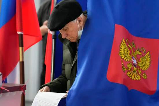 putinovo jednotne rusko sa vyhlasilo za vitaza volieb komunisti maju 21 percent
