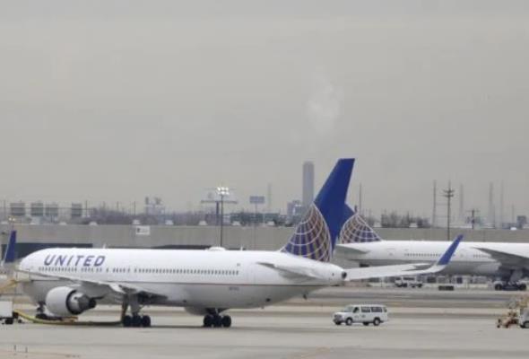 united airlines zaplati rekordnu pokutu pasazieri ostali uvazneni v lietadlach
