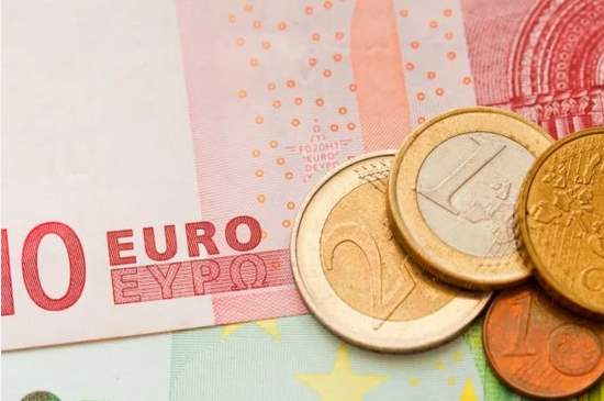 Viac ako 80 percent Slovákov podporuje jednotnú menu euro, z niektorých vecí však majú obavy 