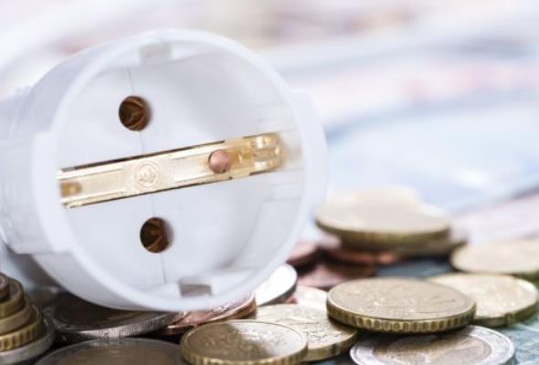 Cena elektriny láme na trhoch nové rekordy, drží sa nad úrovňou 110 eur