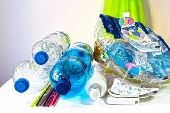 komisia podnika pravne kroky proti 11 clenskym statom pre jednorazove plasty