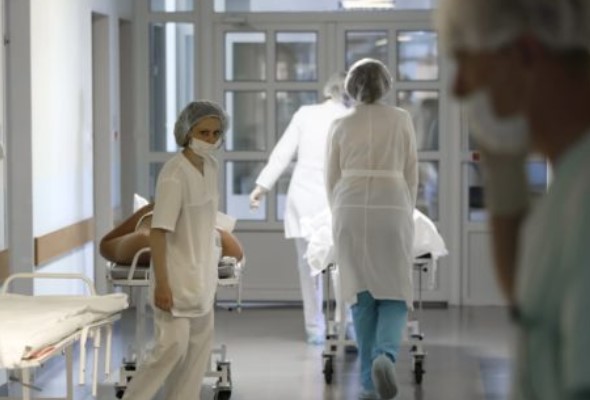 Nemocnice nemôžu prestať kúriť, odkazujú zdravotnícki odborári vláde a žiadajú viac peňazí 