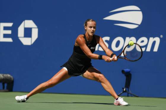 Anna Karolína Schmiedlová nepostúpila do osemfinále US Open, skončila na rakete čínskej súperky