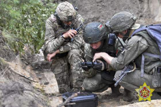 ruskom vedena aliancia zacala cvicenie pri hraniciach krajin nato zucastnuje sa ho vyse dvetisic vojakov