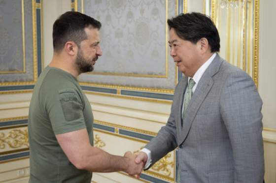 zelenskyj sa stretol so sefom japonskej diplomacie hajasi slubil kyjevu podporu i spolupracu video