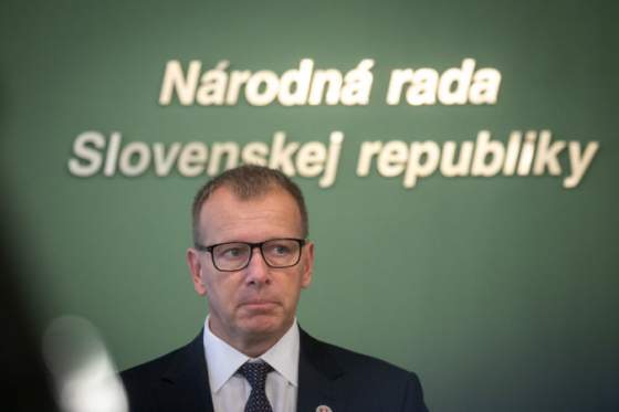 fico nema dostatok chochmesu na zrusenie potvrdeni o zotrvani pre migrantov tvrdi kollar