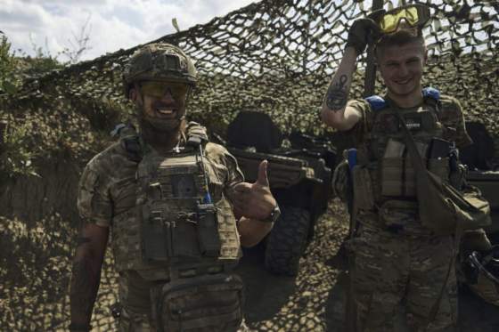 rusi prisli o dalsich vyse patsto vojakov ukrajinska armada navyse znicila aj 33 delostreleckych systemov
