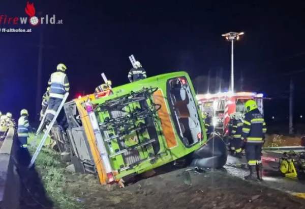havariu dialkoveho autobusu v rakusku neprezila jedna zena dalsich 20 pasazierov je zranenych foto