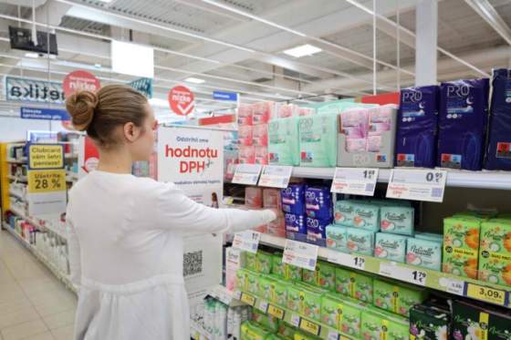 tesco pokracuje v boji proti menstruacnej chudobe slovenky usetrili uz 30 tisic eur