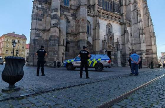 v dome sv alzbety v kosiciach nahlasili bombu policia prijala okamzite opatrenia foto