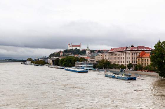 bratislava pocita rozsah skod po zaplavach v milionoch niektore cesty su stale neprejazdne