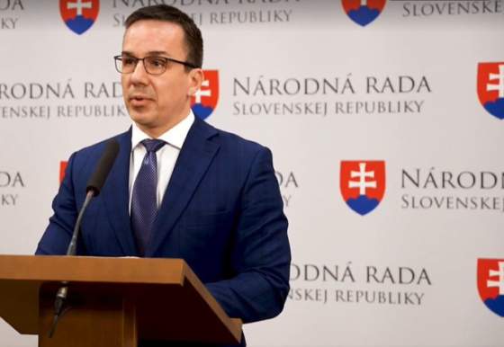 minister prace tomas kritizuje dankove vyroky a obvinil ho z klamstva so zmenou rodicovskeho dochodku nesuhlasil