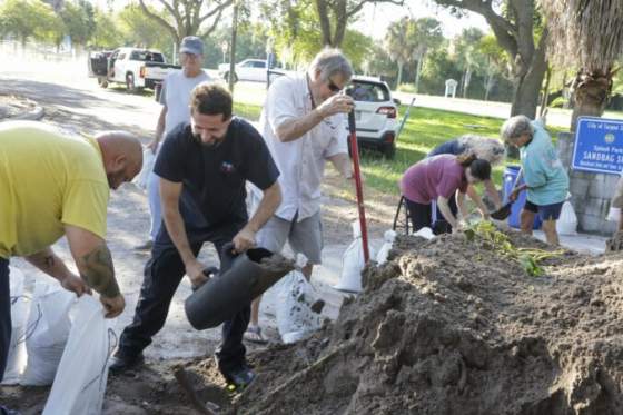 florida sa pripravuje na hurikan vlna s vyskou nad tri metre sa neda prezit varuju meteorologovia