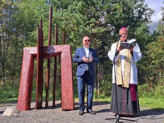 najvyssie polozena kalvaria v strednej europe ma za sebou obnovu pribudli tri nove diela