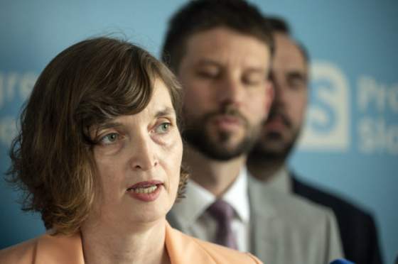 progresivci pre kradeze v obchodoch zvolavaju mimoriadny vybor pozvu sutaja estoka aj suska