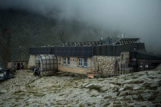 slovenske elektrarne ceska republika instaluju nekonecnu energiu pre vysokohorske chaty fotovoltika s bateriami nahradi diesel agregat