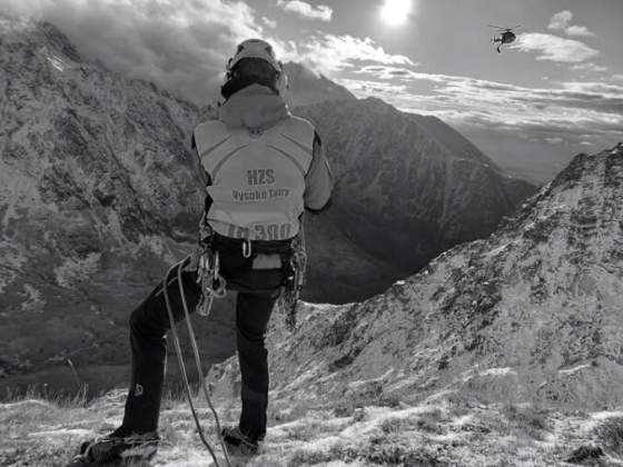 tragicky pad z vrchu satan si vyziadal zivot 65 rocneho horolezca zachranari hladali muza az dva dni