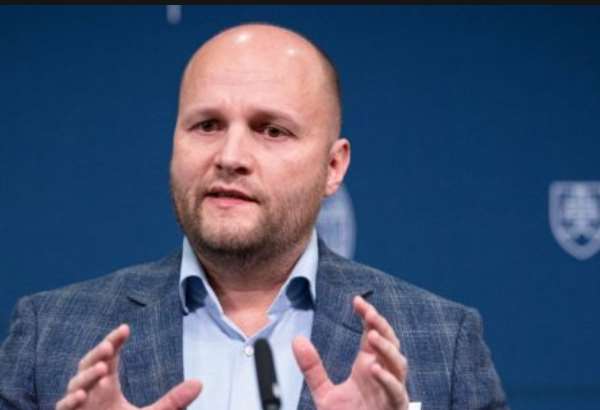 nad tvrdi ze sulik a matovic klamu o s 300 narobili uz dost vela zla v politike a mali by konecne odist