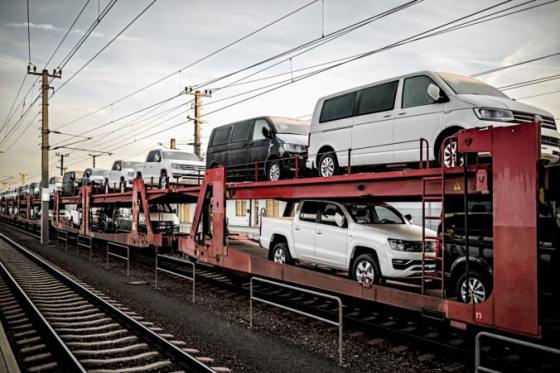 pri nitre otvorili terminal intermodalnej prepravy bude ho vyuzivat nielen jaguar land rover
