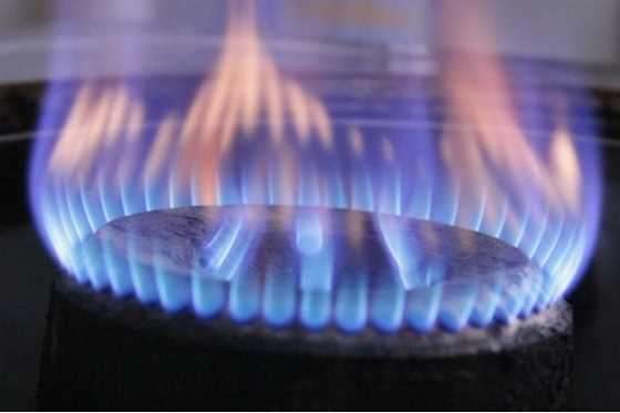 Domácnostiam výrazne klesnú ceny plynu, ušetriť sa dá až 125 eur
