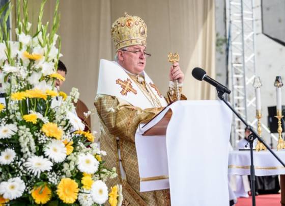 arcibiskup jan babjak opustil karantenu uzdravil sa aj z ochorenia sposobeneho koronavirusom