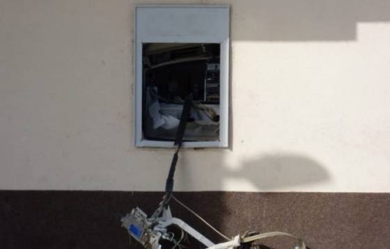 v dunajskej strede vybuchol bankomat na mieste su pyrotechnici a policajti foto